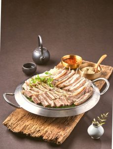 교대 저녁 보양식 추천 흑염소탕 효능과 먹는 방법